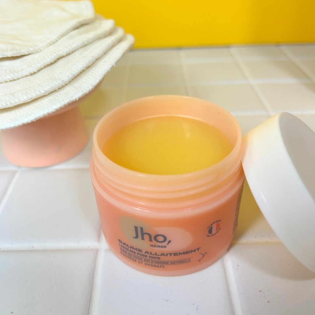 Baume Jho pour soulager, hydrater et protéger les mamelons sensibilisés pendant l’allaitement.