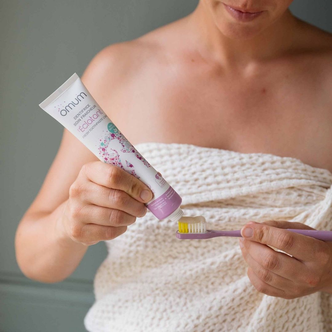 Omum - dentifrice bio sans fluor idéal pour les gencives sensibles ou irritée pour un sourrire éclatant