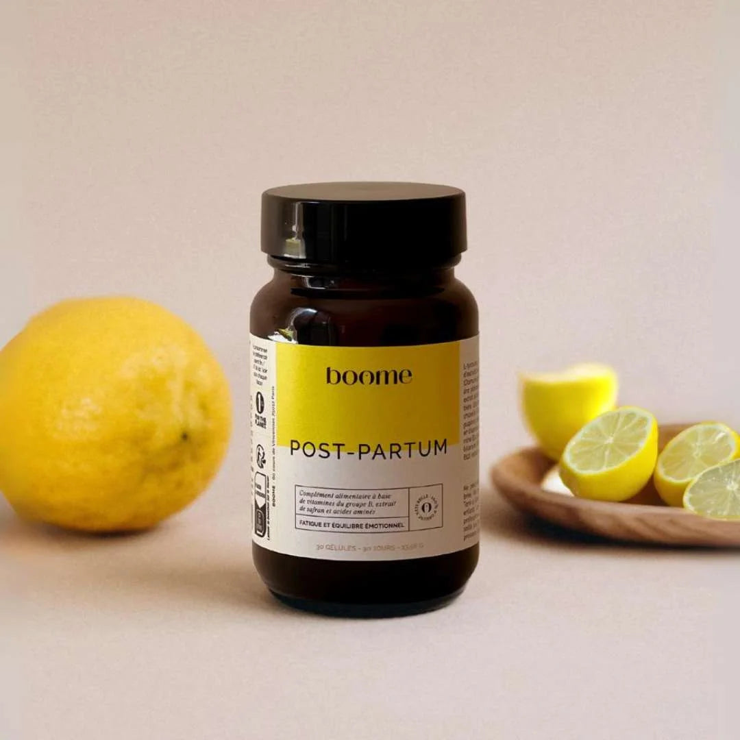 Les compléments alimentaires post-partum de Boome à côté de citron - Gapianne