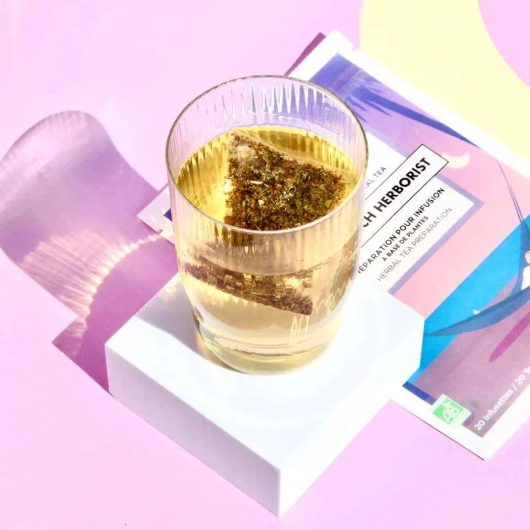 Verre avec infusette de tisane pour le sommeil The French Herborist - Gapianne