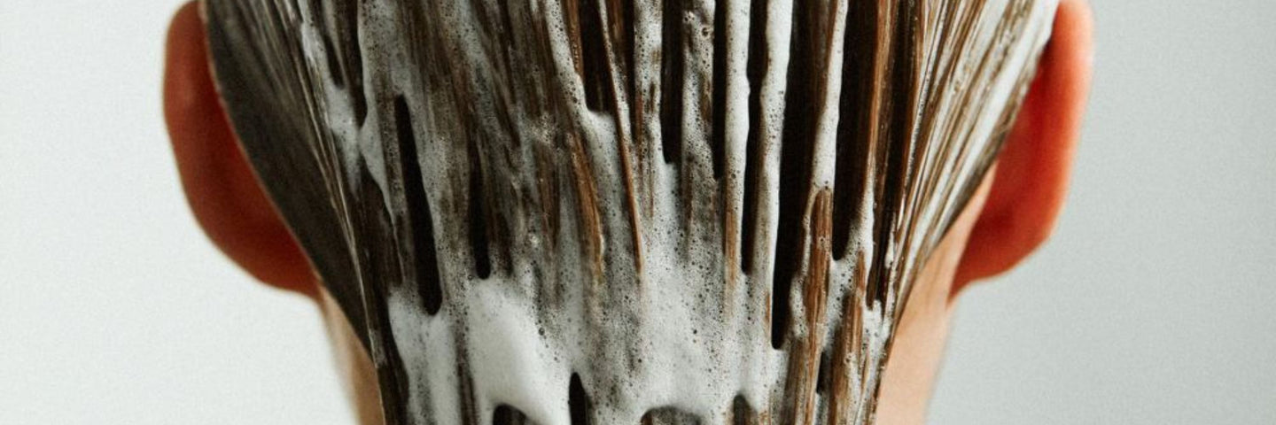 Limitez la chute de cheveux post-partum efficacement et favorisez leur repousse