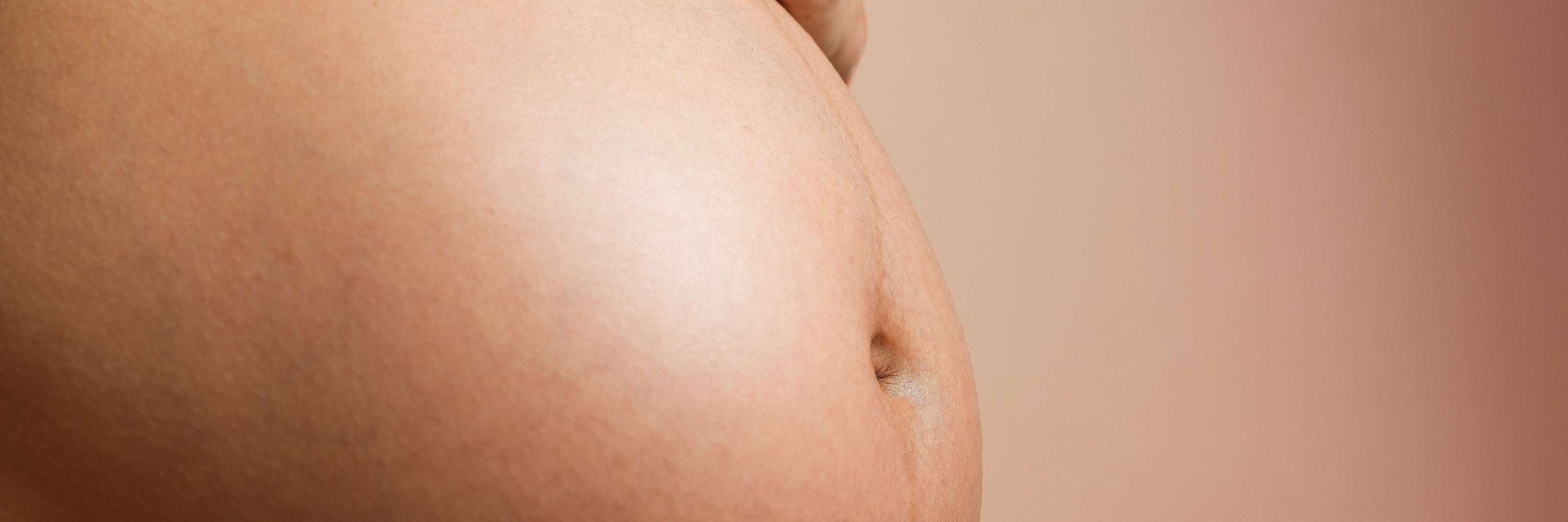 photo d'une femme enceinte, article sur les cystites de grossesse