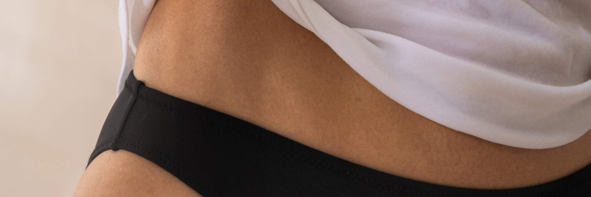 Voyaga etgan ayolning vaginasidan sperma oqib chiqadi. [Surat:]