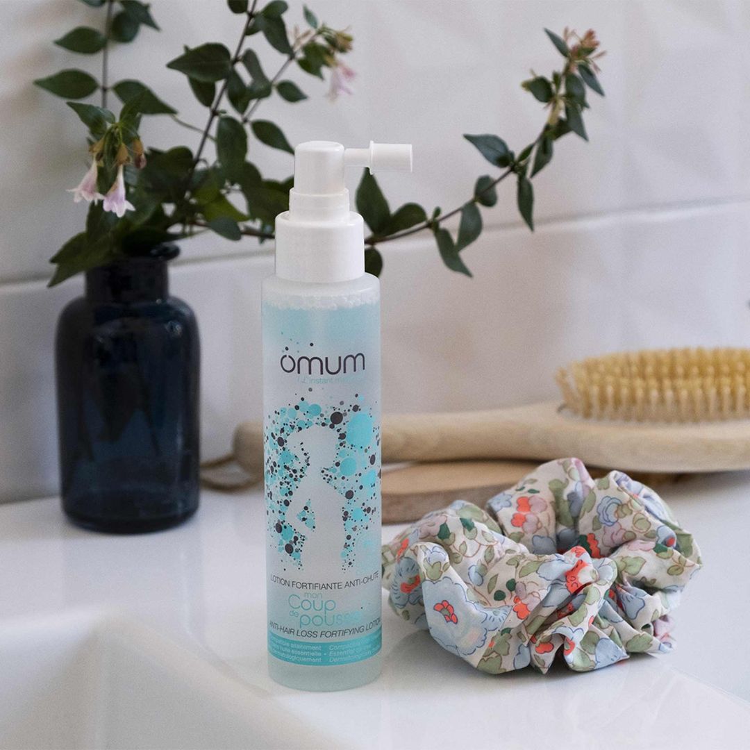 Une lotion anti chute cheveux pour stimuler la pousse, efficacité visible dès 45 jours. La chevelure retrouve force, vitalité et densité - Omum