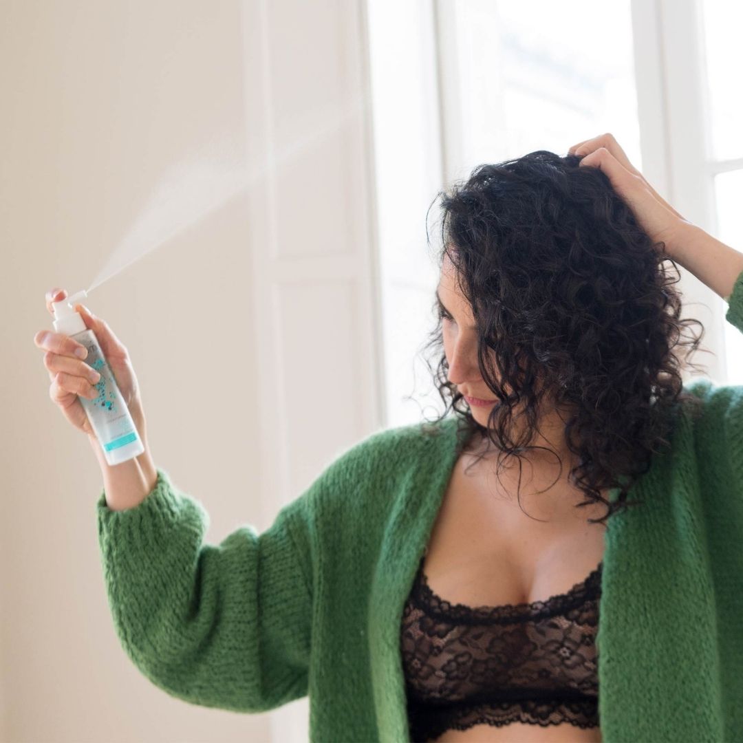 Une lotion anti chute cheveux pour stimuler la pousse, efficacité visible dès 45 jours. La chevelure retrouve force, vitalité et densité - Omum