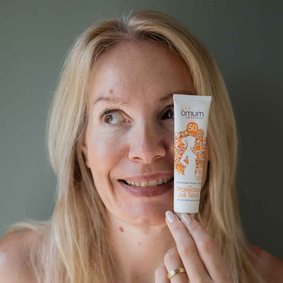 Omum - crème solaire hydratante, teintée et dotée d’une haute protection contre les UVA/UVB