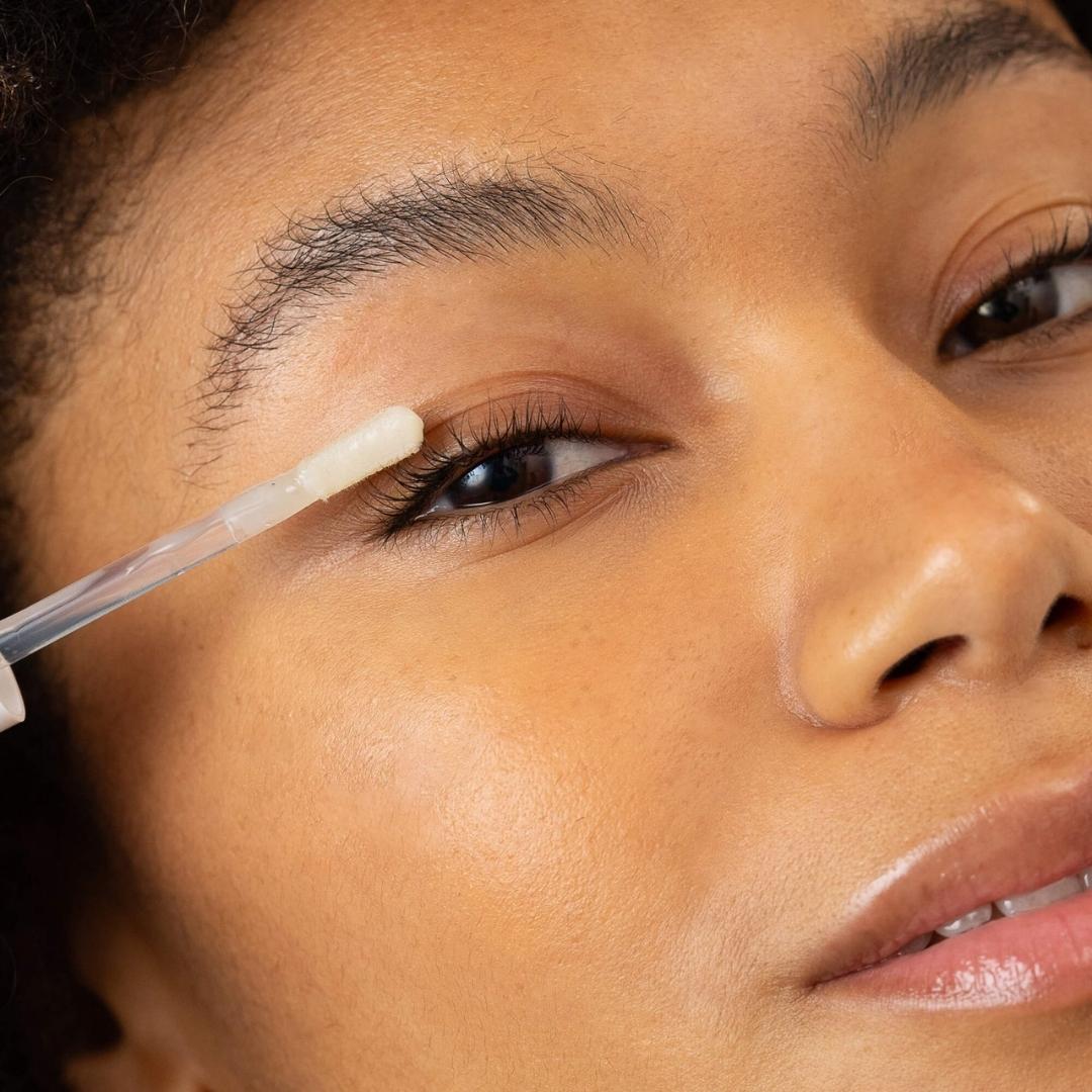 Meme - sérum cils et sourcils formulé pour renforcer et densifier vos cils et sourcils.