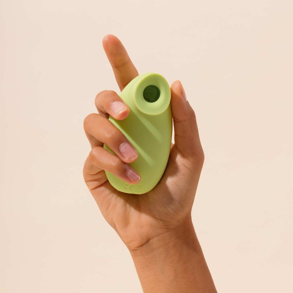 Aura sextoy air pulsé style womanizer de la marque française My Lubie, couleur verte