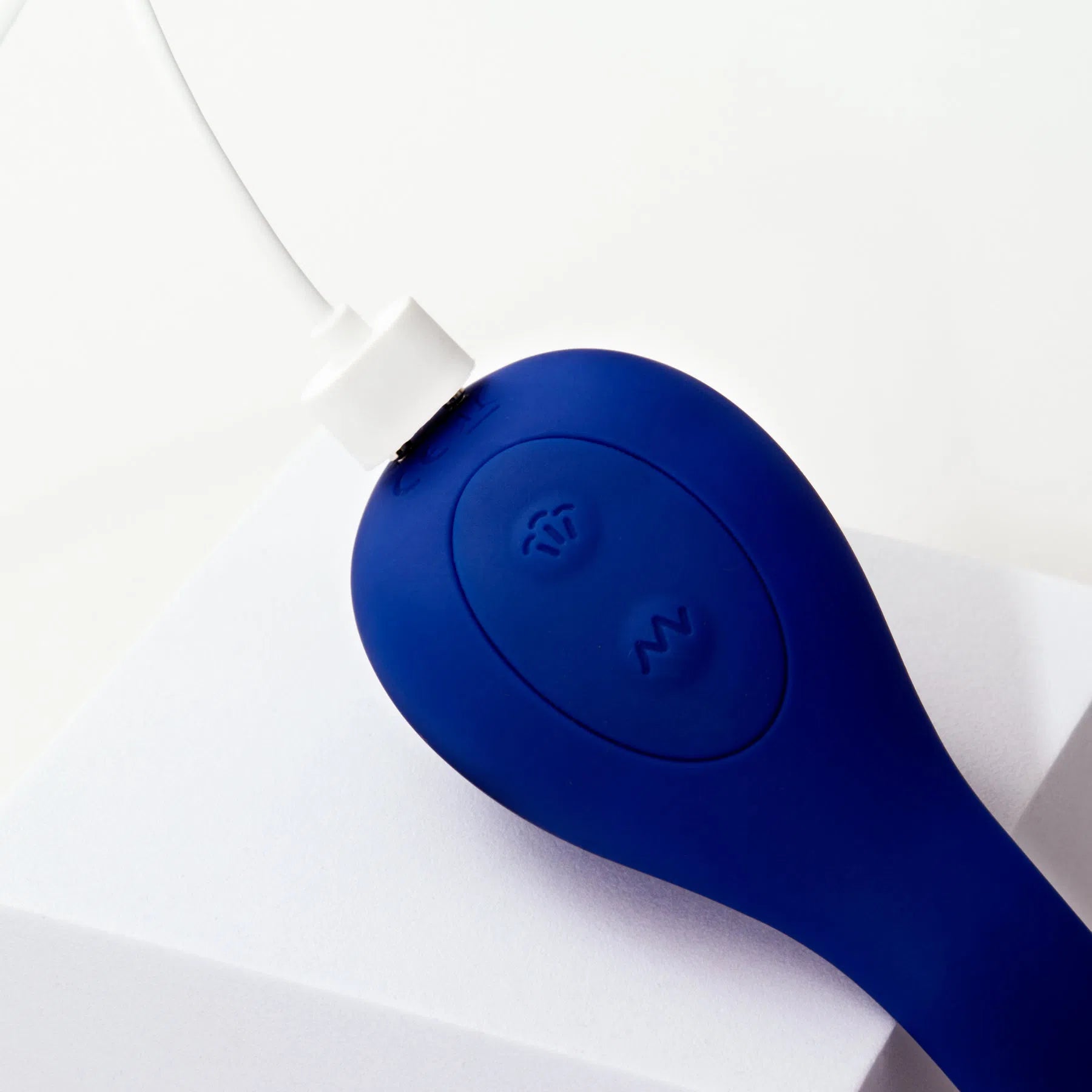 Coco, sextoy vibrant bleu flexible avec double stimulation de Puissante qui charge