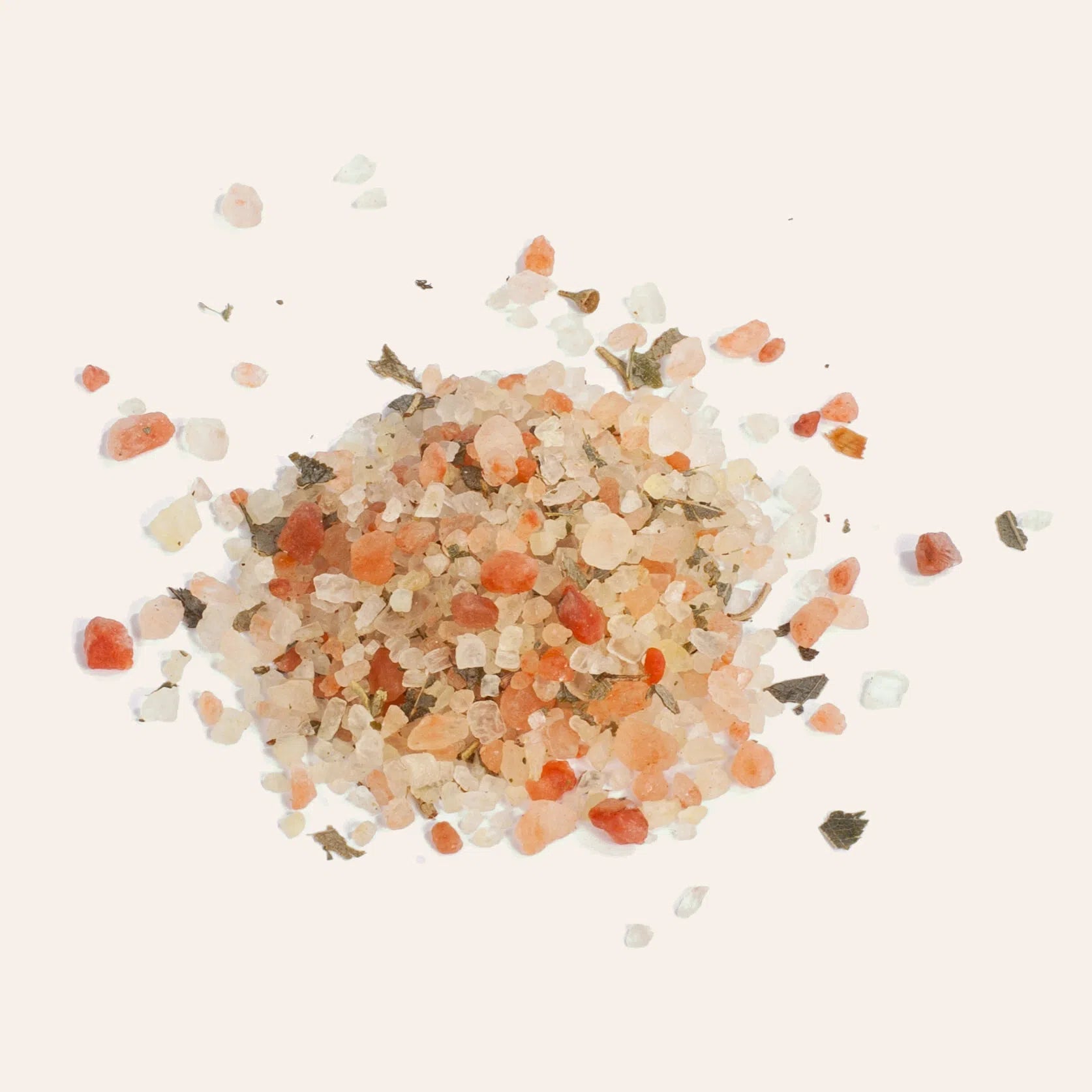 equilibre sels de bain cbd eucalyptus sel himalaya, texture grains de sel transparents, blancs, oranges, roses, feuilles d'eucalyptus