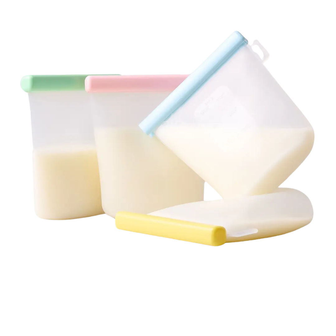 Lot de quatre sachets de conservation de lait maternel